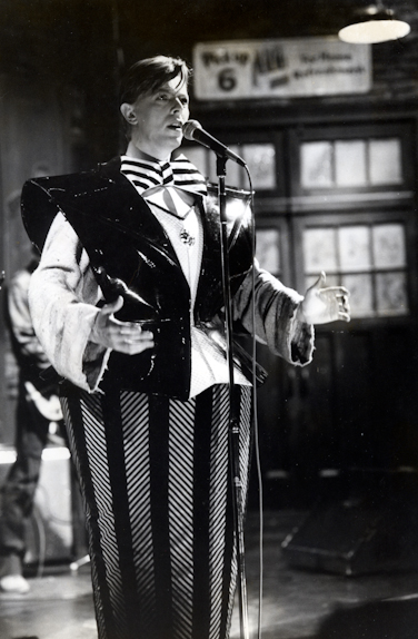 Rock & Music Sets -  Bowie 1979 Snl Costume Prop001